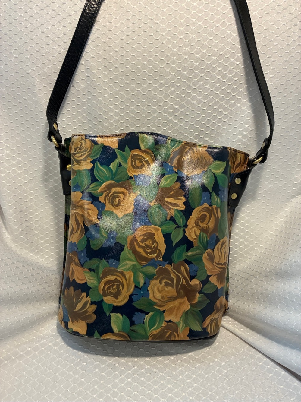 Patricia Nash Leather Lavello Bucket Bag Like New - Picture 2 of 10